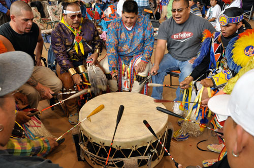 canadian-culture1_indegenous w drums 2